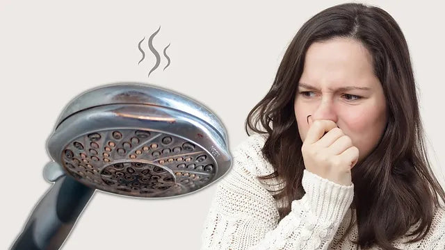 Muffe geur uit douchekop verwijderen veroorzaakt door bacteriën en schimmel
